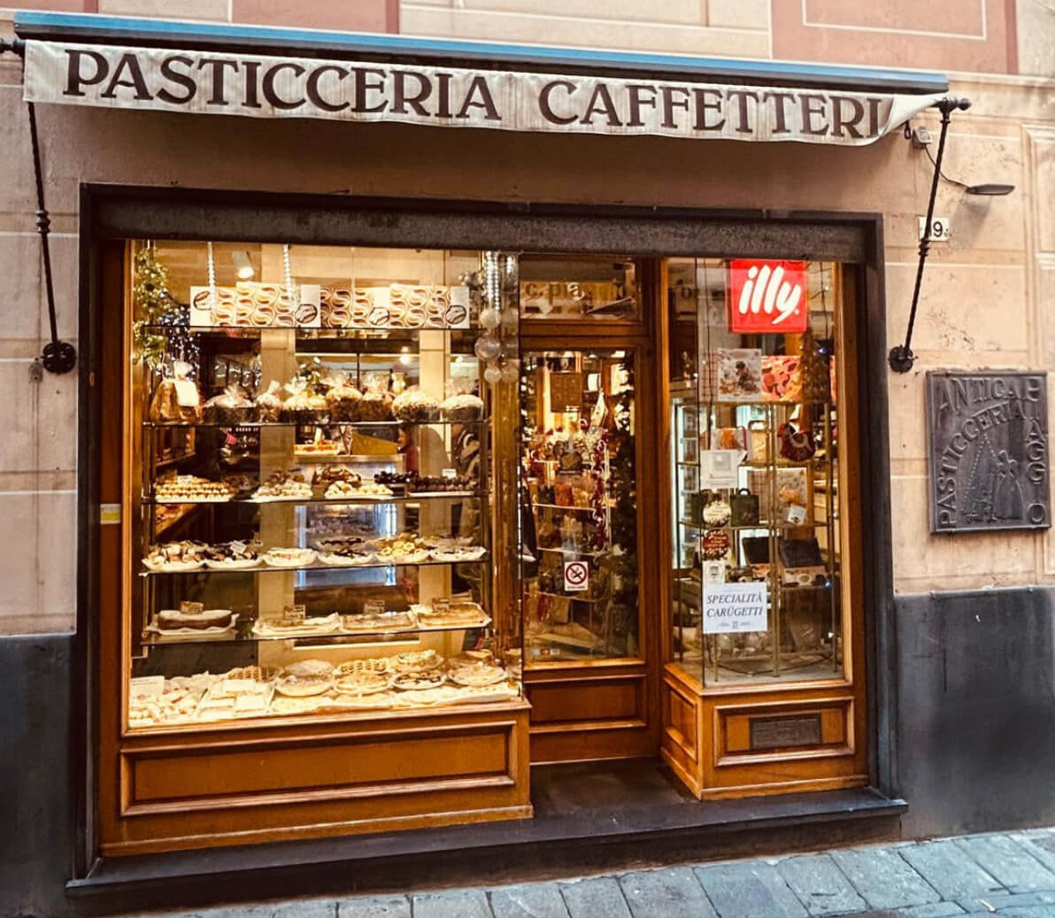 Pasticceria Piaggio a Lavagna —
il laboratorio artigianale dove nascono i Carugetti™
dal 1970, nei caruggi del centro storico ligure