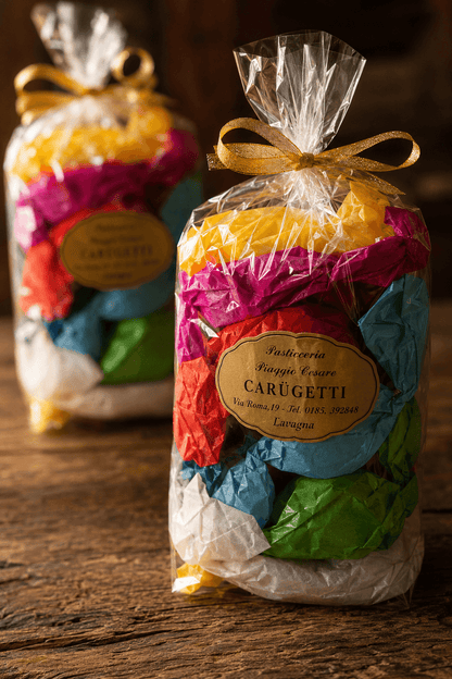 Confezione regalo Carugetti con etichetta dorata Pasticceria Piaggio Cesare di Lavagna, meringhe alla Nocciola Misto Chiavari avvolte in carta colorata